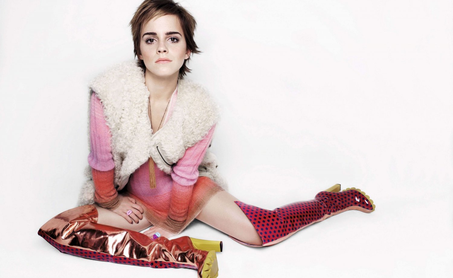 E64sudUX Emma Watson 48.jpg